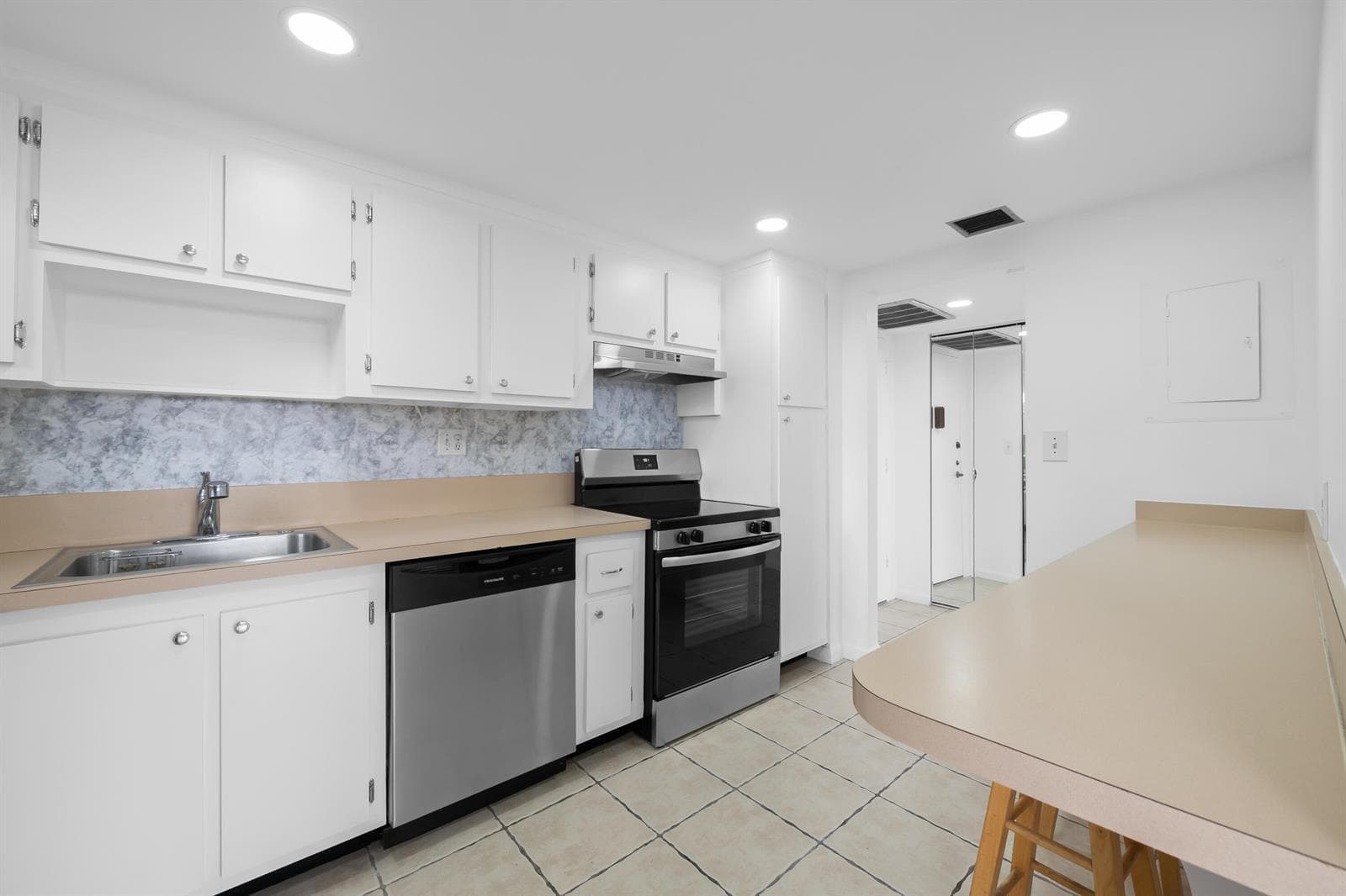2781 TAFT Street # 303, Hollywood FL 33020