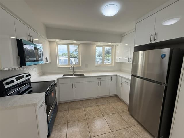 6609 SW 1st Ct, Pembroke Pines FL 33023 - Pembroke Pines, FL - Photo 2