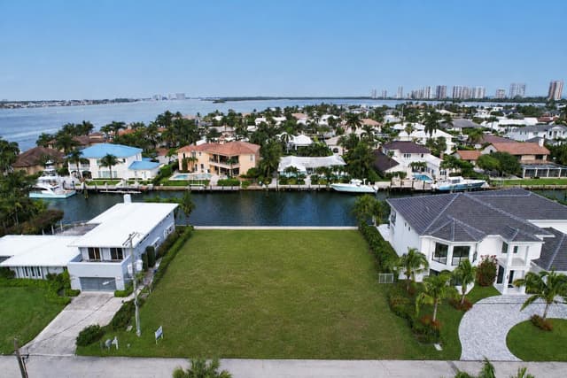 1050 Bimini Lane, Singer Island FL 33404 - Singer Island, FL - Photo 2