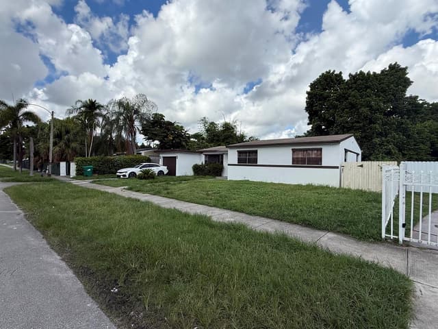 761 NW 183RD Drive, Miami Gardens FL 33169 - Miami Gardens, FL - Photo 5