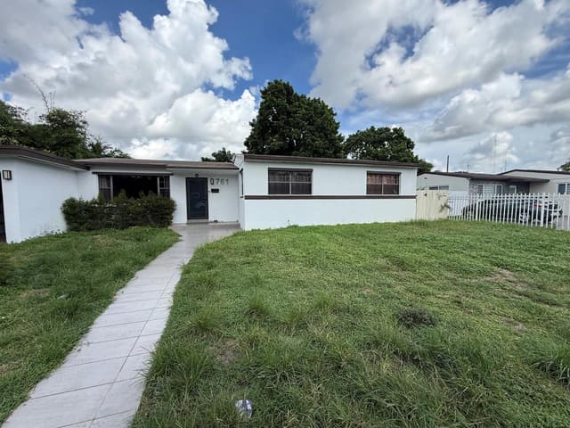 761 NW 183RD Drive, Miami Gardens FL 33169 - Miami Gardens, FL - Photo 4