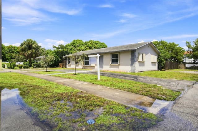 399 SW 14TH Street, Deerfield Beach FL 33441 - Deerfield Beach, FL - Photo 2