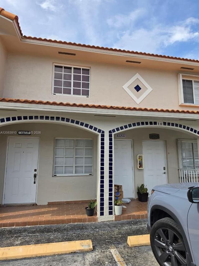 10101 W Okeechobee Rd # 202, Hialeah Gardens FL 33016 - Hialeah Gardens, FL - Photo 2
