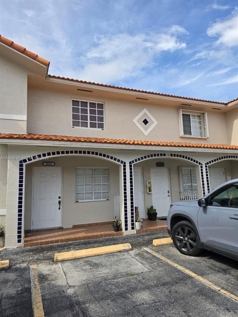 10101 W Okeechobee Rd # 202, Hialeah Gardens FL 33016