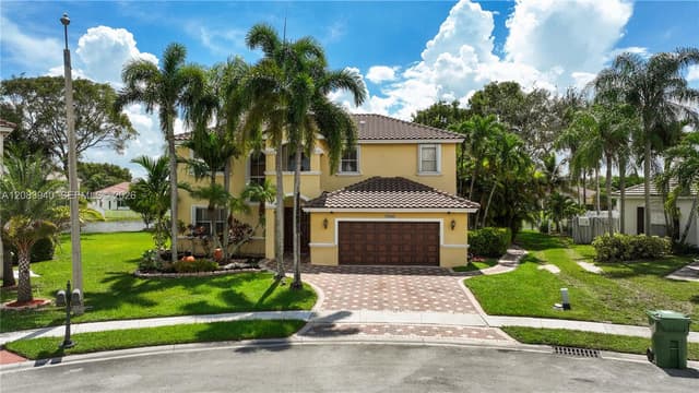 18806 NW 23rd Pl, Pembroke Pines FL 33029 - Pembroke Pines, FL - Photo 2
