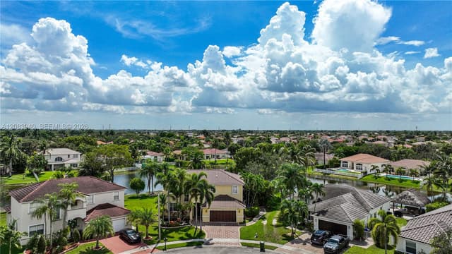 18806 NW 23rd Pl, Pembroke Pines FL 33029 - Pembroke Pines, FL - Photo 4