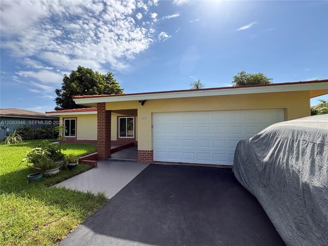 8250 NW 66th Ter, Tamarac FL 33321 - Tamarac, FL - Photo 2