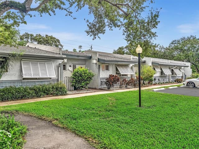 2408 N 35th Ave, Hollywood FL 33021 - Hollywood, FL - Photo 5