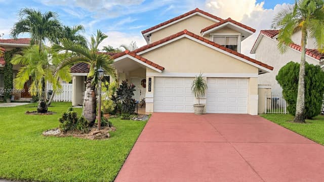 18209 NW 61st Ct, Hialeah FL 33015 - Hialeah, FL - Photo 2