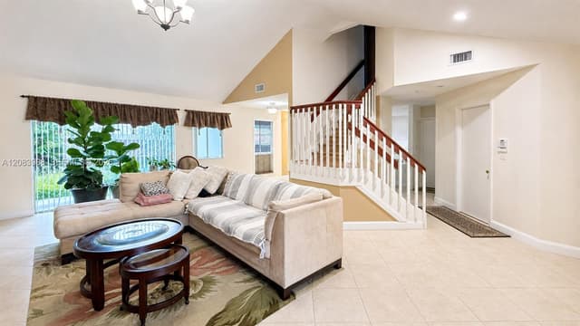 18209 NW 61st Ct, Hialeah FL 33015 - Hialeah, FL - Photo 6