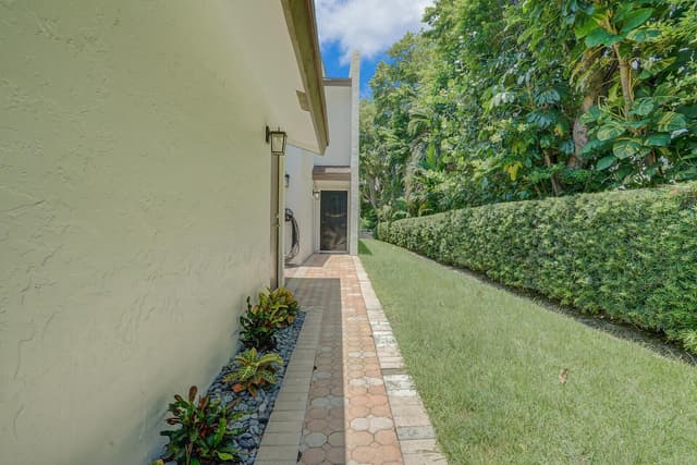 1301 N RIVERSIDE Drive # 19, Pompano Beach FL 33062 - Pompano Beach, FL - Photo 3