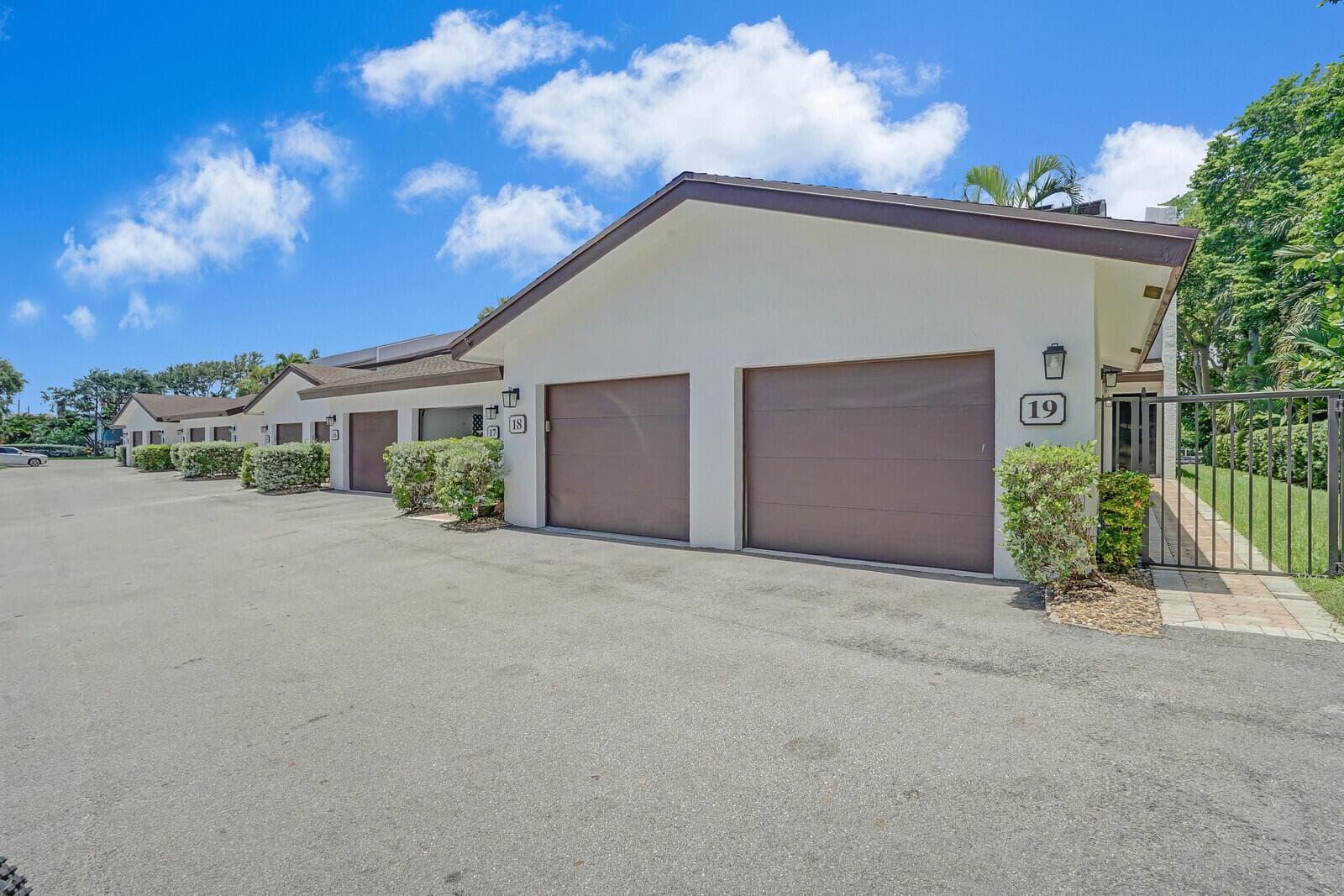 1301 N RIVERSIDE Drive # 19, Pompano Beach FL 33062 - Pompano Beach, FL - Photo 1