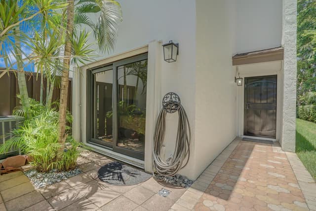 1301 N RIVERSIDE Drive # 19, Pompano Beach FL 33062 - Pompano Beach, FL - Photo 4