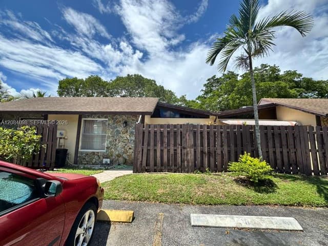 332 Briarwood Cir # 19, Hollywood FL 33024 - Hollywood, FL - Photo 4