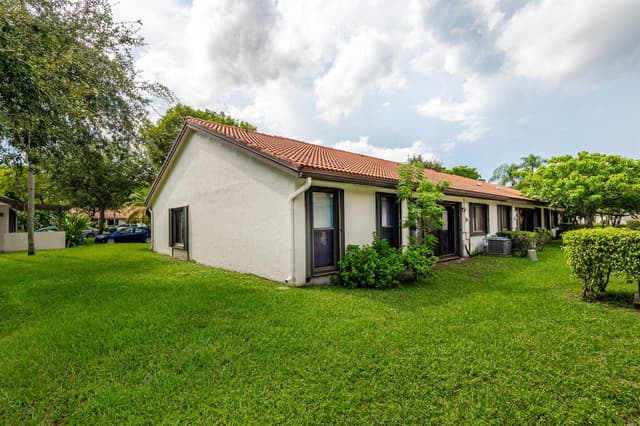 7143 WISTERIA Way, Tamarac FL 33321 - Tamarac, FL - Photo 3