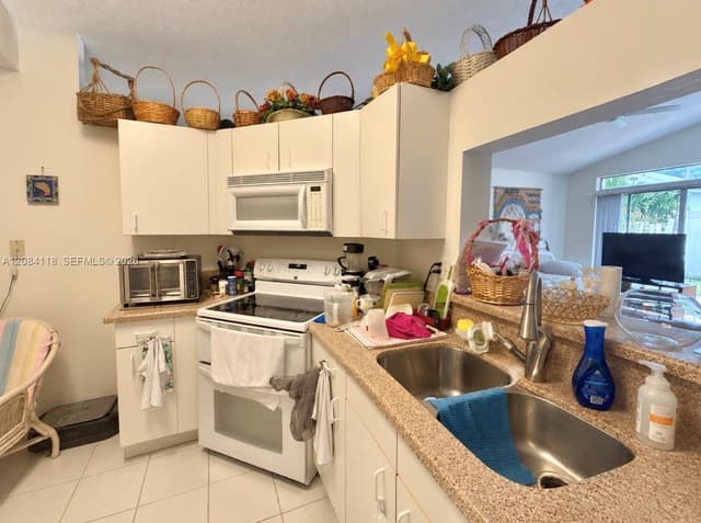 16478 NW 20th St, Pembroke Pines FL 33028 - Pembroke Pines, FL - Photo 7