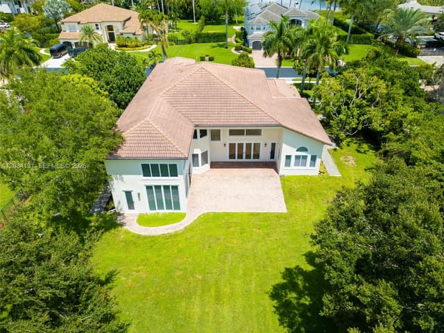 11406 Canyon Maple Blvd, Davie FL 33330 - Davie, FL - Photo 2