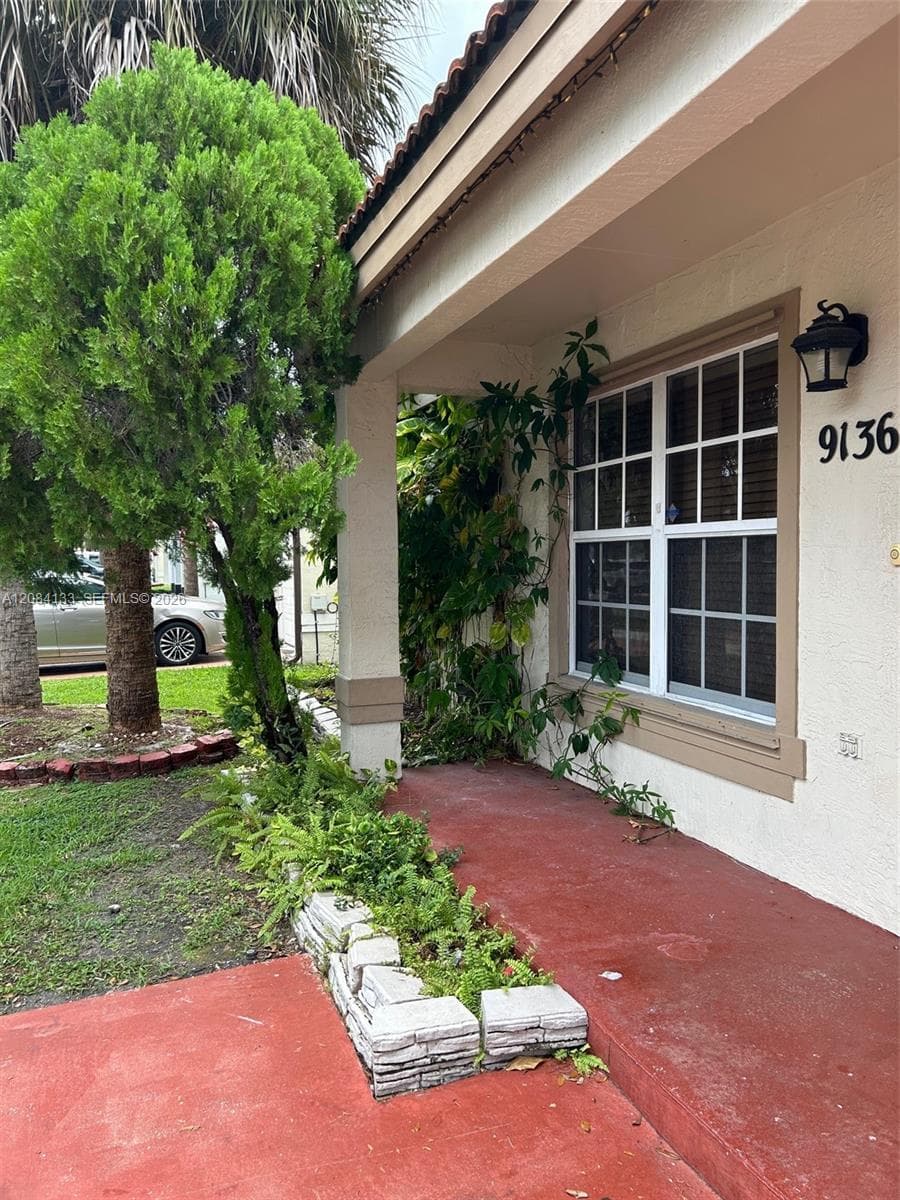 9136 NW 192nd Ter, Hialeah FL 33018