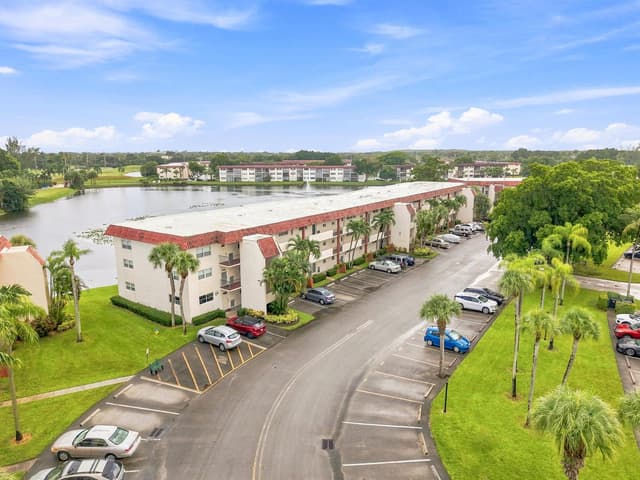 9400 N HOLLYBROOK LAKE Drive # 208, Pembroke Pines FL 33025 - Pembroke Pines, FL - Photo 2