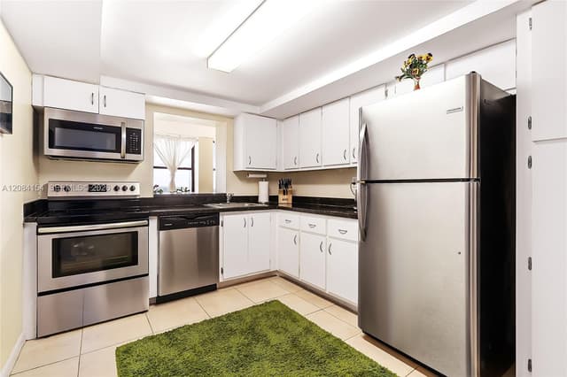800 Parkview Dr # 901, Hallandale Beach FL 33009 - Hallandale Beach, FL - Photo 5