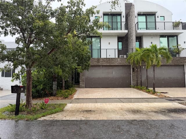 106 NE 16th Ter, Fort Lauderdale FL 33301 - Fort Lauderdale, FL - Photo 2