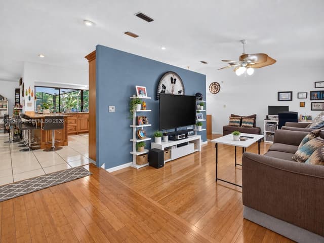 1539 NW 110th Ter, Coral Springs FL 33071 - Coral Springs, FL - Photo 4