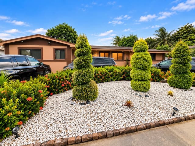 70 NE 174TH Drive, North Miami Beach FL 33162 - North Miami Beach, FL - Photo 2
