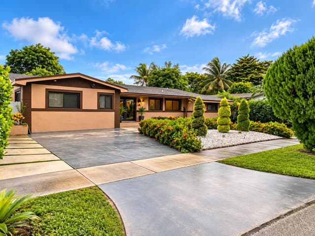 70 NE 174TH Drive, North Miami Beach FL 33162 - North Miami Beach, FL - Photo 3