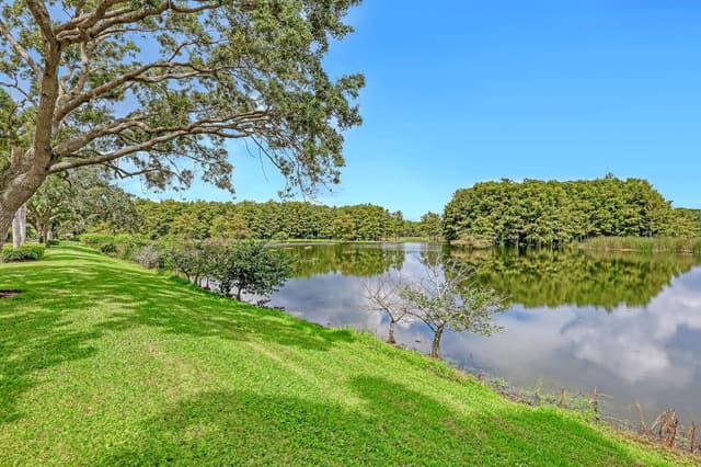 23 Windward Isle, Palm Beach Gardens FL 33418 - Palm Beach Gardens, FL - Photo 2
