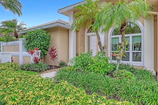 23 Windward Isle, Palm Beach Gardens FL 33418 - Palm Beach Gardens, FL - Photo 4