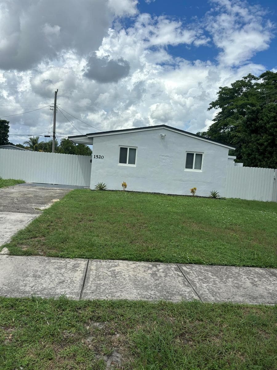 1520 N 68th Terrace, Hollywood FL 33024 - Hollywood, FL - Photo 1
