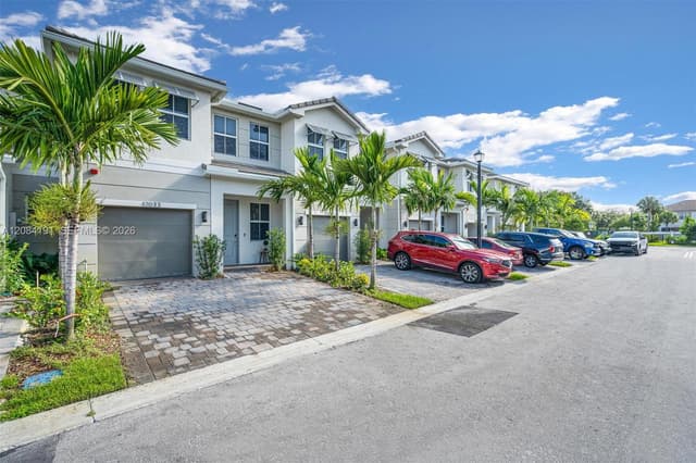 17033 SW 1st St # 1, Pembroke Pines FL 33027 - Pembroke Pines, FL - Photo 3