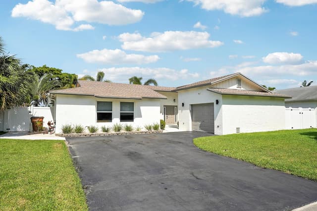 275 NW 37th Way, Deerfield Beach FL 33442 - Deerfield Beach, FL - Photo 2