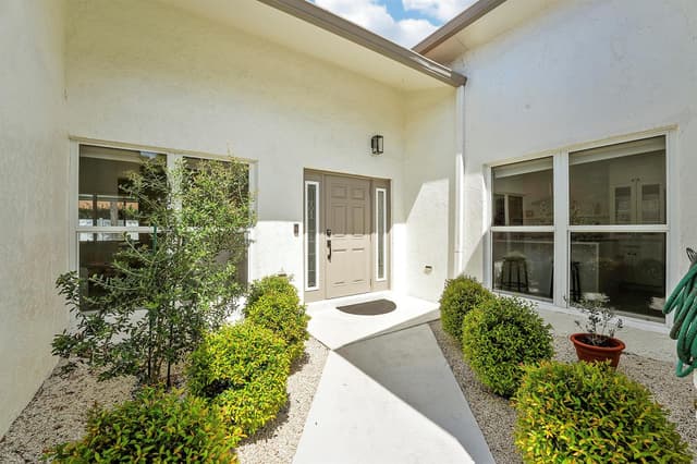 275 NW 37th Way, Deerfield Beach FL 33442 - Deerfield Beach, FL - Photo 5