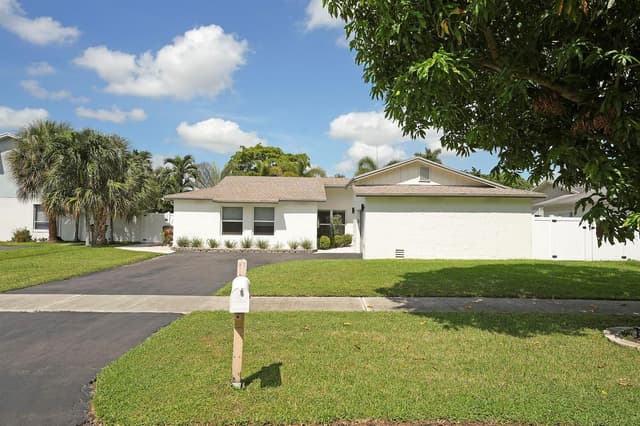 275 NW 37th Way, Deerfield Beach FL 33442 - Deerfield Beach, FL - Photo 4