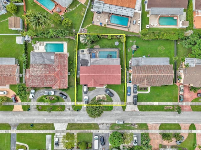 2211 SW 98th Pl, Miami FL 33165 - Miami, FL - Photo 3