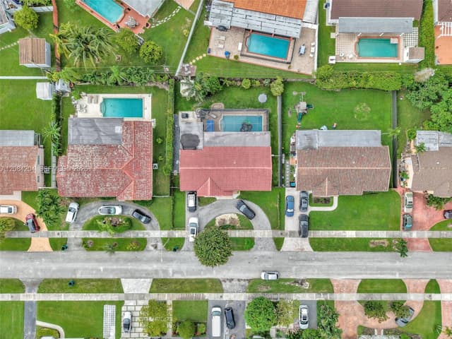 2211 SW 98th Pl, Miami FL 33165 - Miami, FL - Photo 4