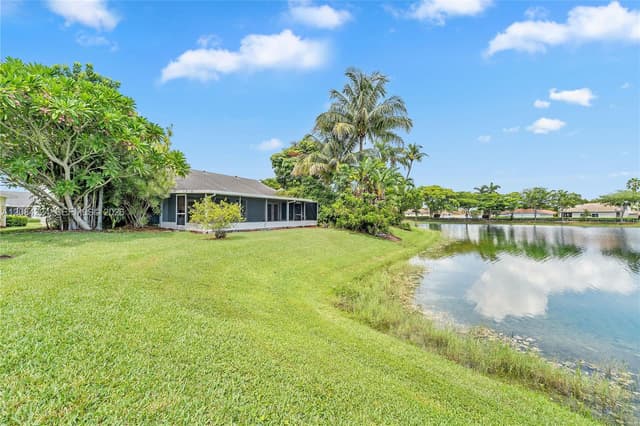 685 SE 25th Ln, Homestead FL 33033 - Homestead, FL - Photo 2