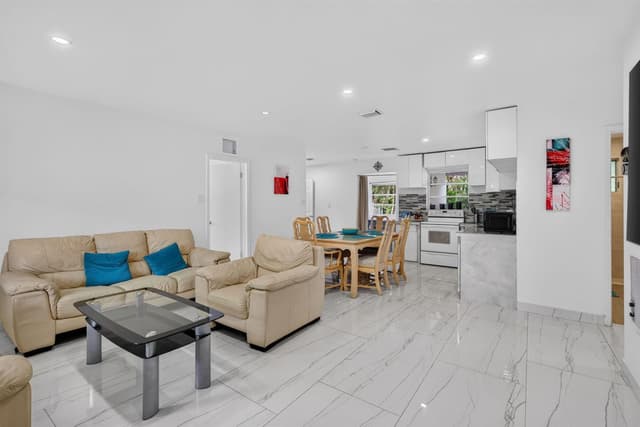210 NE 5TH Avenue, Dania Beach FL 33004 - Dania Beach, FL - Photo 5