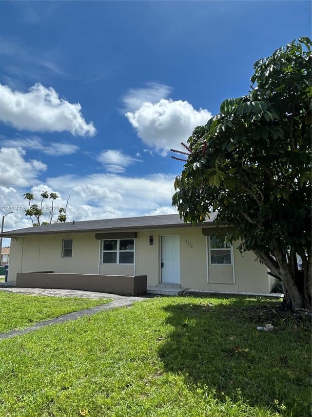 3270 NW 196th Ln, Miami Gardens FL 33056 - Miami Gardens, FL - Photo 2