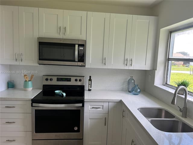 3270 NW 196th Ln, Miami Gardens FL 33056 - Miami Gardens, FL - Photo 5