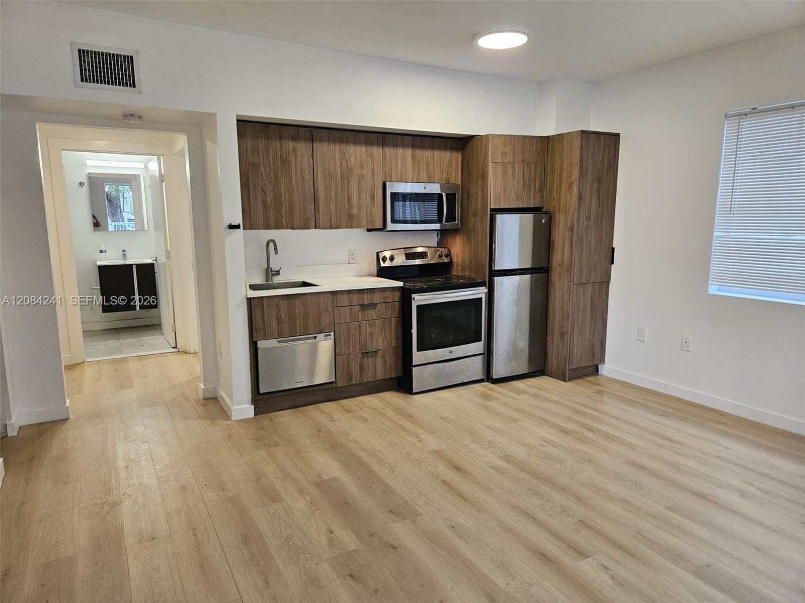 557 Michigan Ave, Miami Beach FL 33139 - Miami Beach, FL - Photo 1