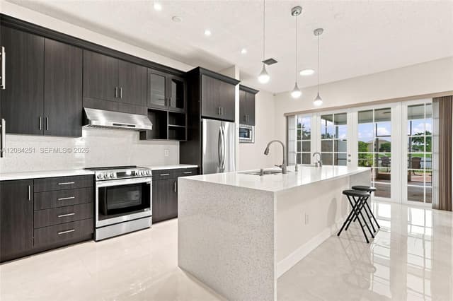 1421 NW 159th Ave, Pembroke Pines FL 33028 - Pembroke Pines, FL - Photo 3