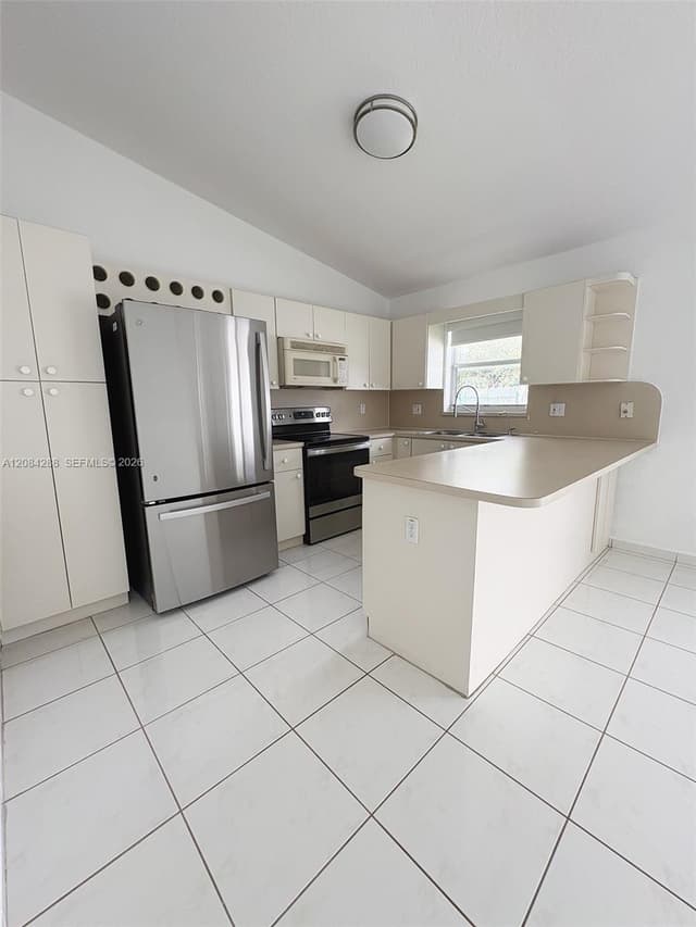 3397 W 72nd Pl, Hialeah FL 33018 - Hialeah, FL - Photo 6