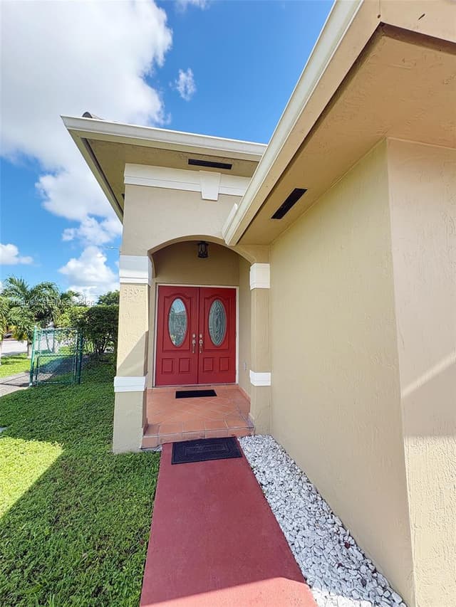 3397 W 72nd Pl, Hialeah FL 33018 - Hialeah, FL - Photo 3