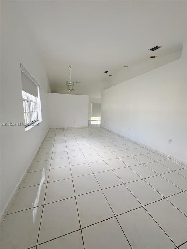 3397 W 72nd Pl, Hialeah FL 33018 - Hialeah, FL - Photo 5