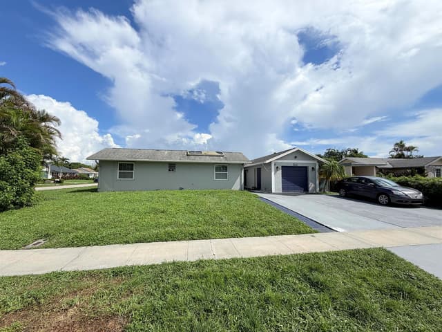 10431 Carmen Lane, Royal Palm Beach FL 33411 - Royal Palm Beach, FL - Photo 2