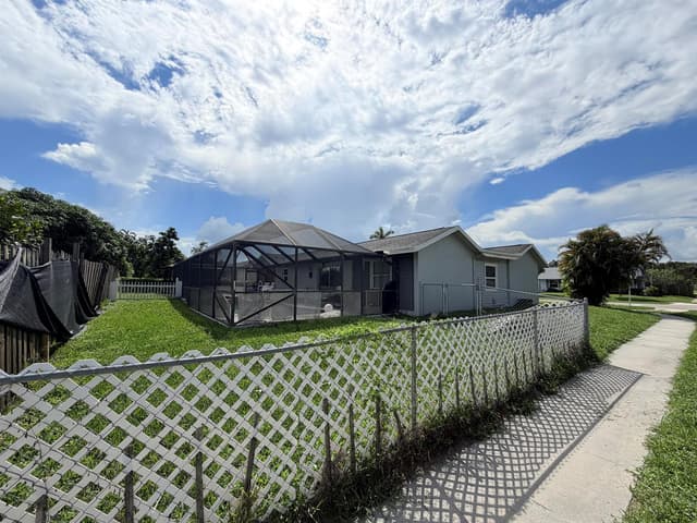 10431 Carmen Lane, Royal Palm Beach FL 33411 - Royal Palm Beach, FL - Photo 7