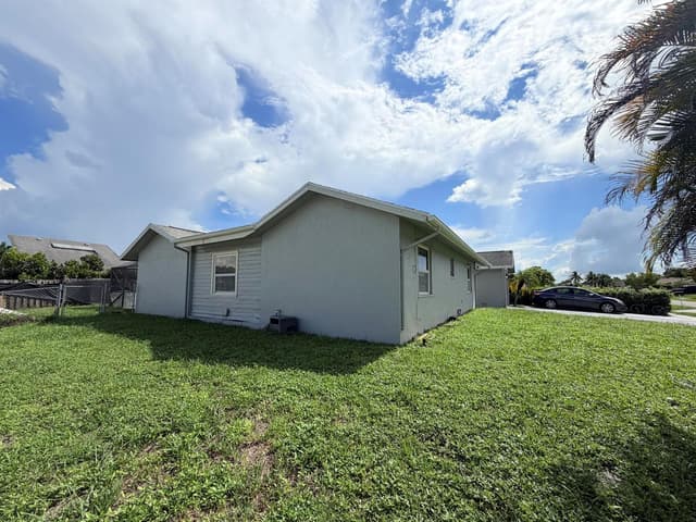 10431 Carmen Lane, Royal Palm Beach FL 33411 - Royal Palm Beach, FL - Photo 3