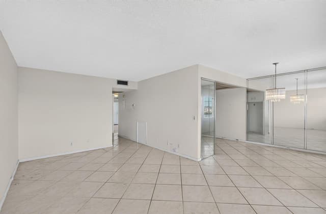 4044 WOLVERTON C, Boca Raton FL 33434 - Boca Raton, FL - Photo 2